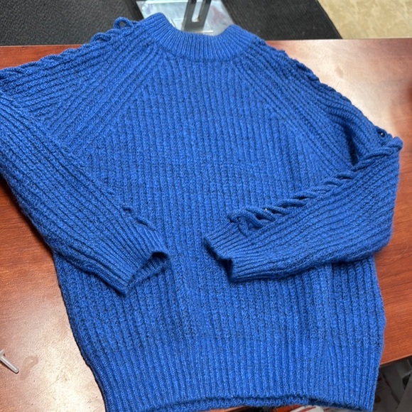 Alice blue sweater S // 042726 - Picture 1 of 2